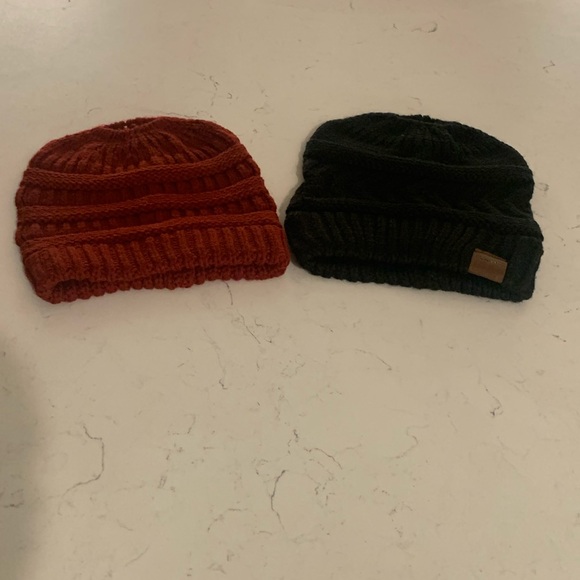 Two winter hats - Picture 2 of 4